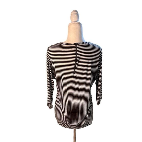 Banana Republic black and white striped scoop neck striped shirt - M - 🙂3/$15 - Picture 4 of 8